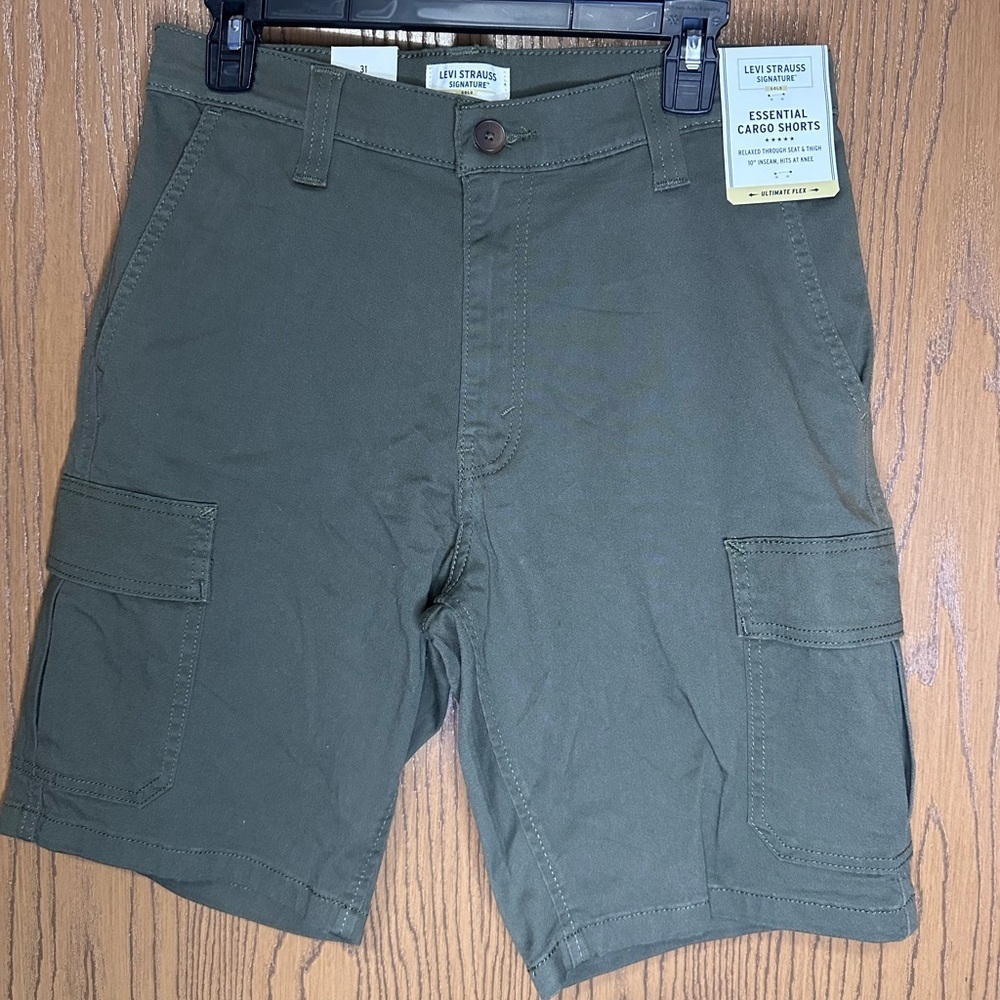 Levi Strauss Signature Essential Cargo Shorts size 31 NWT